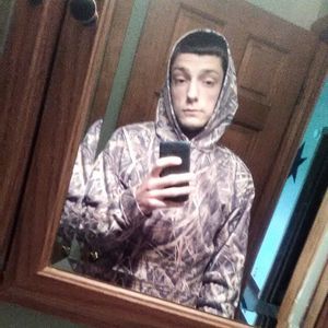 Meet your Posher, Levi